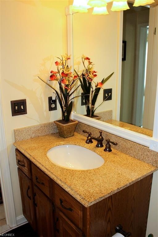 740 Valley View Cir, Aurora, OH 44202 - photo 3