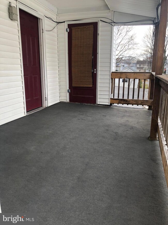 116 E Locust St unit 2ND FLOOR, Mechanicsburg, PA 17055 - photo 2