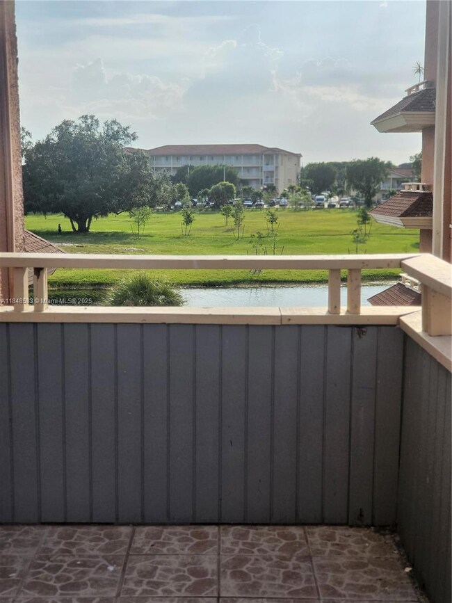 17500 NW 68th Ave unit D3010, Hialeah, FL 33015 - photo 6