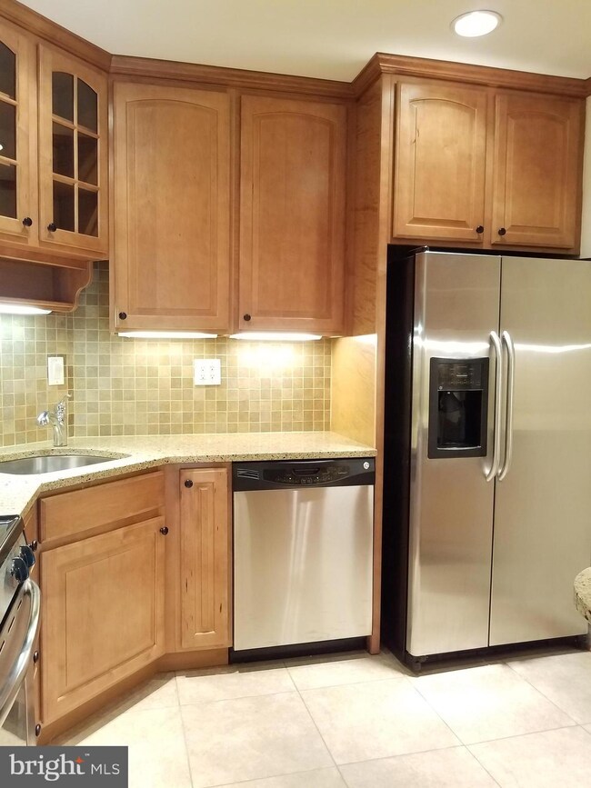 3535 Chevy Chase Lake Dr unit 105, Chevy Chase, MD 20815 - photo 7