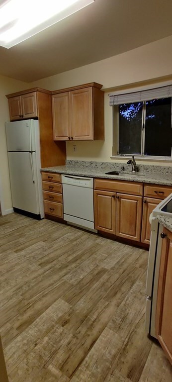 10 Hammond Pond Hwy unit 201, Newton, MA 02467 - photo 4