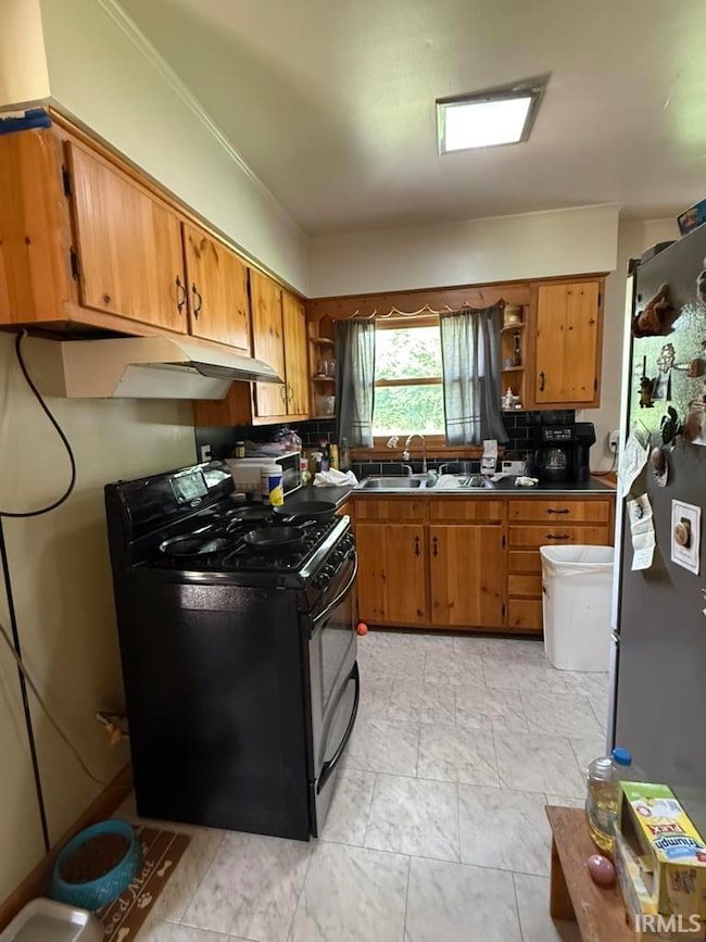 312 S Clinton St, Clinton, IN 47842 - photo 4