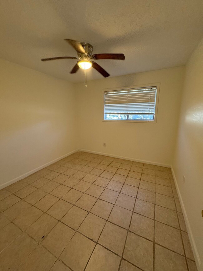 10134 Kirkglen Dr unit 3, Houston, TX 77089 - photo 6