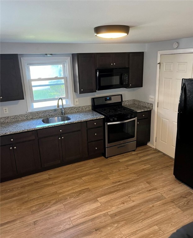 17 Everett St, Pawtucket, RI 02861 - photo 2