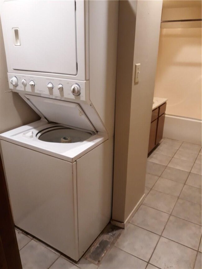 201 S Baggett St unit 6, Prairie Grove, AR 72753 - photo 2