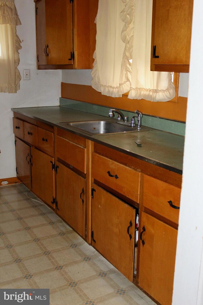 6218 Mcclean Blvd, Baltimore, MD 21214 - photo 3