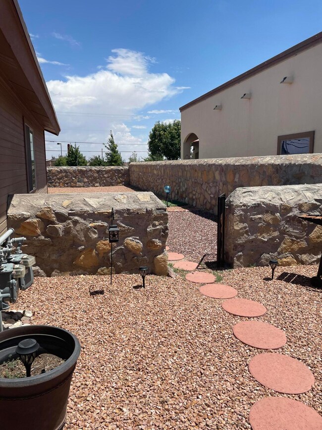 5916 Cielo de Oro Place unit B, El Paso, TX 79924 - photo 5