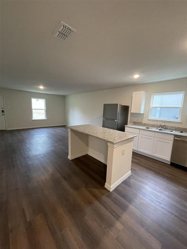 414 W Munson St, Denison, TX 75020 - photo 2