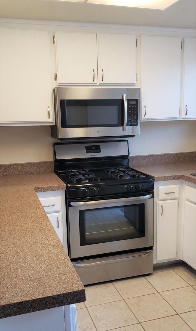 34113 Emily Way, Rancho Mirage, CA 92270 - photo 4