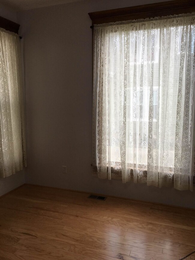 119 W Mechanic St, Bloomfield, IN 47424 - photo 4