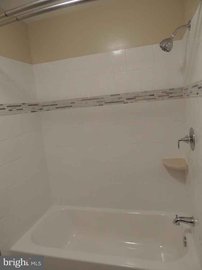 5412 Ingleboro Ct, Capitol Heights, MD 20743 - photo 7