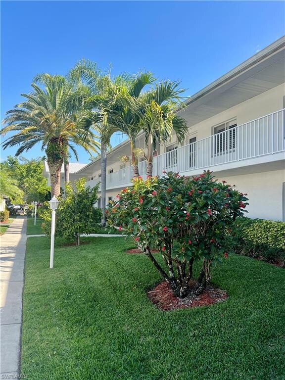 484 Belina Dr unit 6, Naples, FL 34104 - photo 2