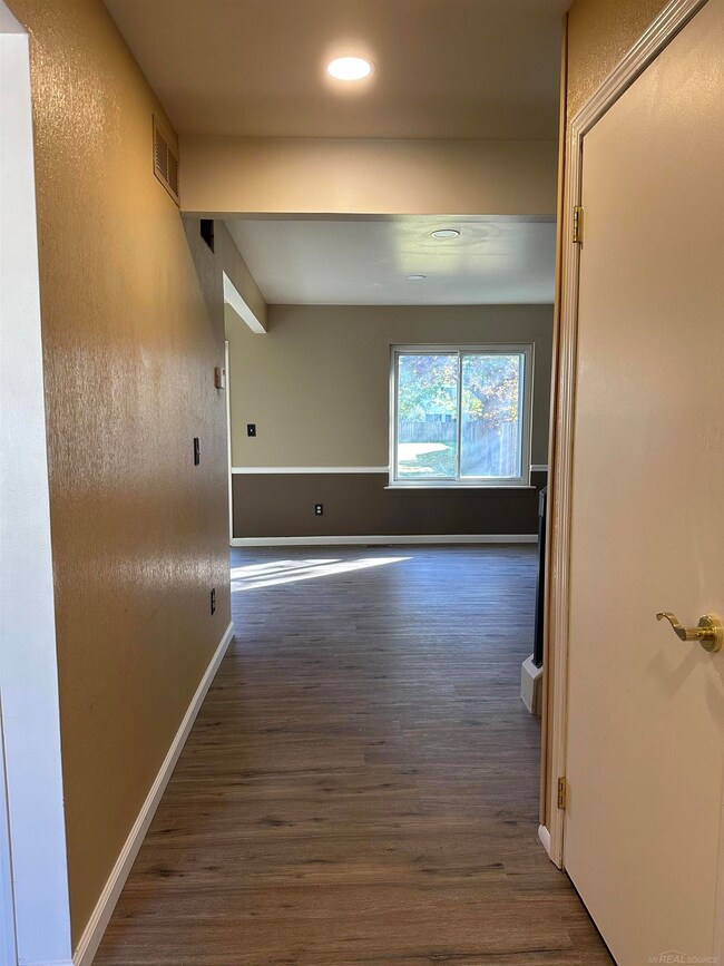 37354 Charter Oaks Blvd unit 84, Clinton Township, MI 48036 - photo 4