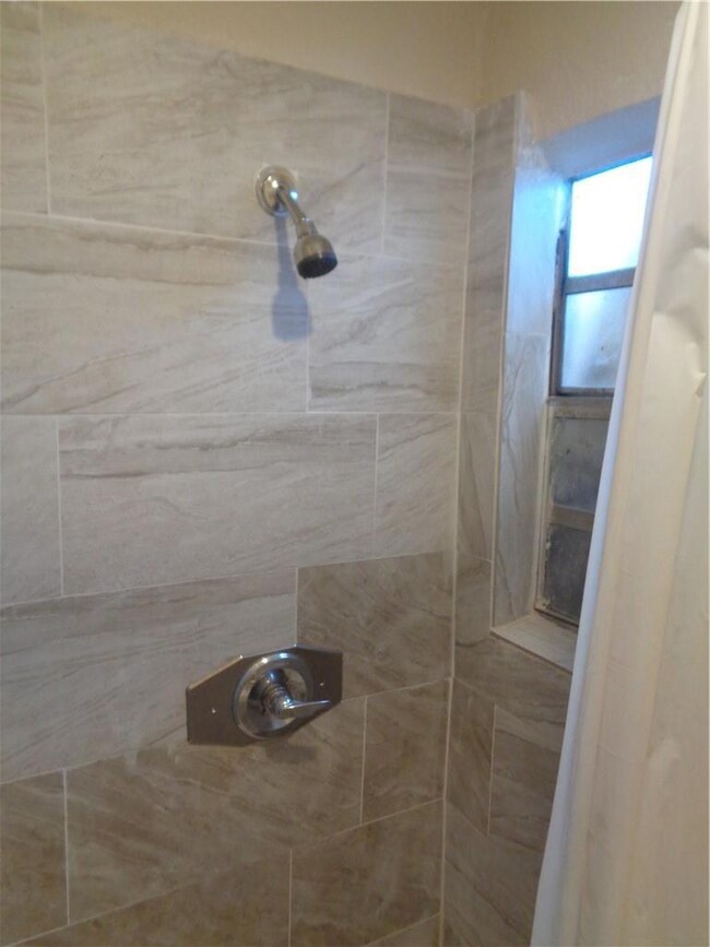 2204 Atlanta St unit 1, Hollywood, FL 33020 - photo 4