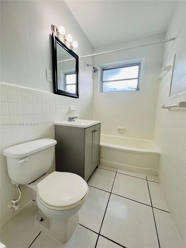 7829 Carlyle Ave unit 5, Miami Beach, FL 33141 - photo 3