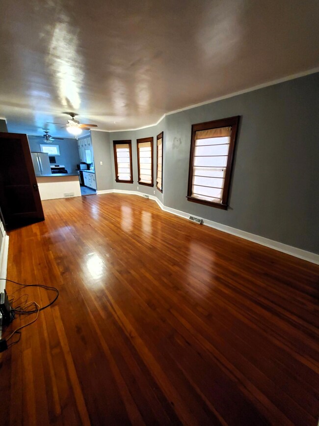 138 N Grant St, Crown Point, IN 46307 - photo 2