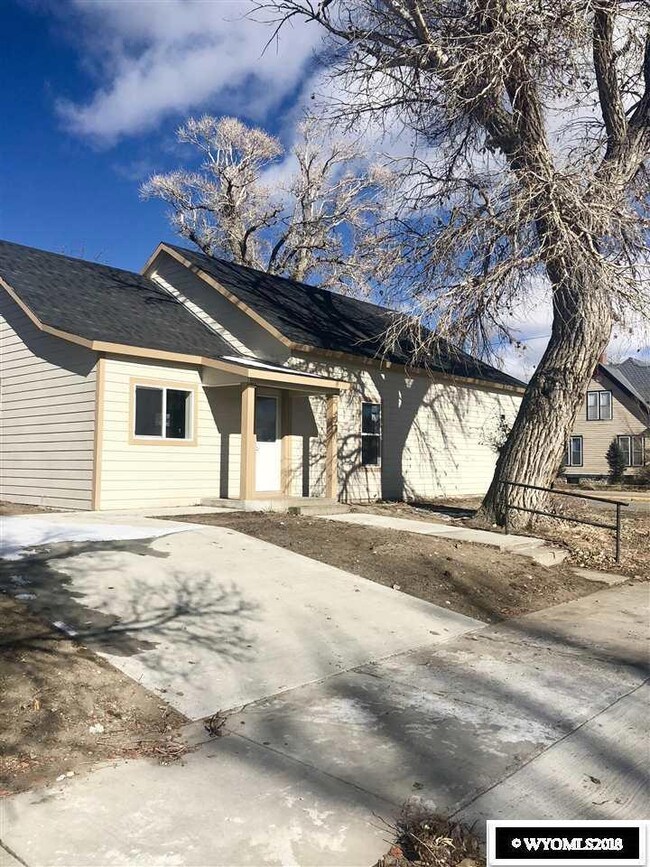 604 3rd St unit Maple, Rawlins, WY 82301 - photo 3