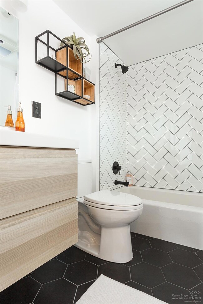 61304 SE Wizard Ln unit 4, Bend, OR 97702 - photo 5