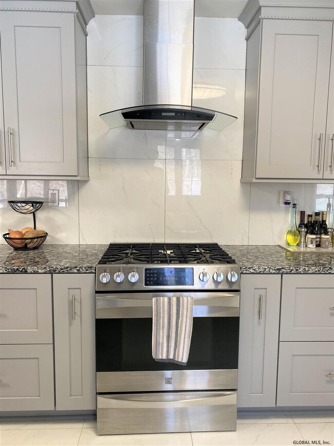 4124 Buckingham Dr, Schenectady, NY 12304 - photo 6