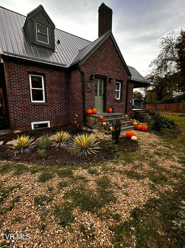 461 S Shady Ave, Damascus, VA 24236 - photo 3