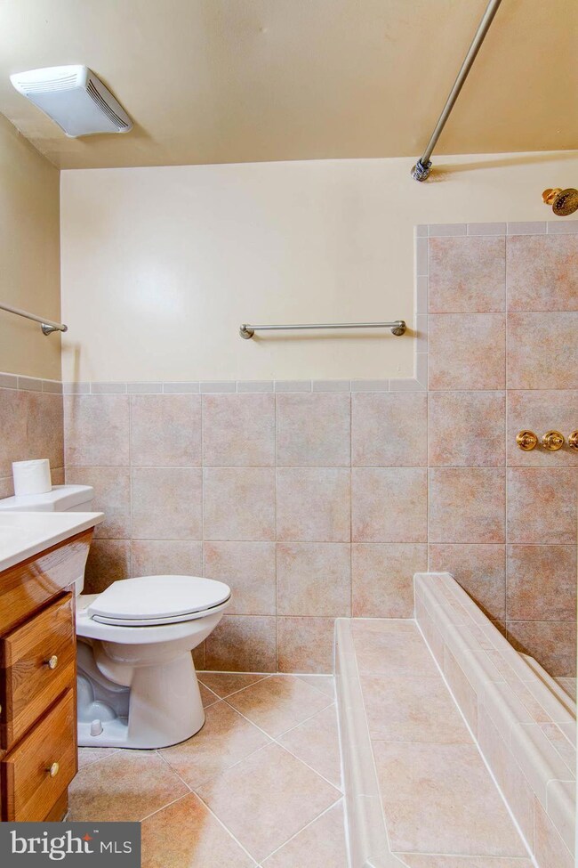 15613 Dorset Rd unit 104, Laurel, MD 20707 - photo 6