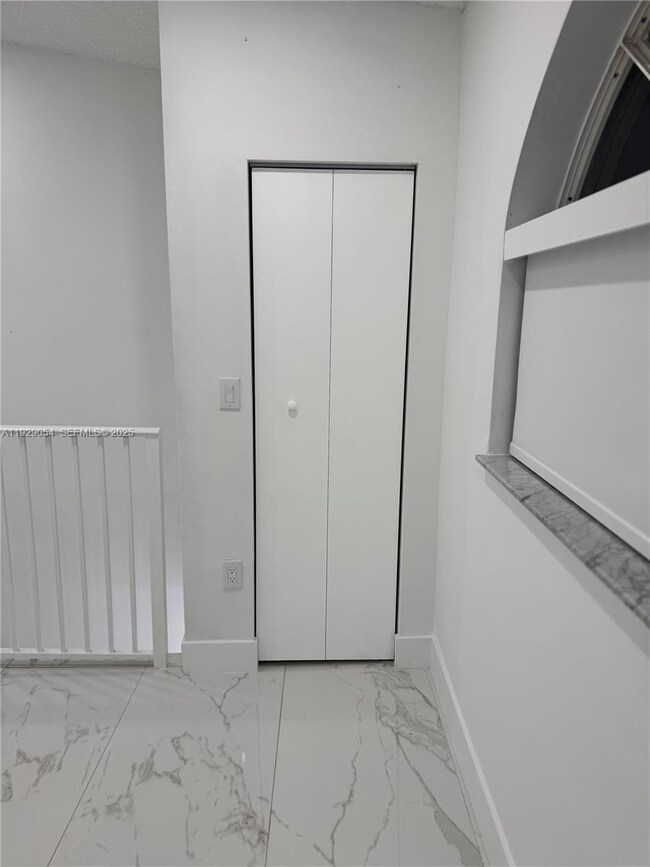 7698 W 34th Ln unit 10202, Hialeah, FL 33018 - photo 4