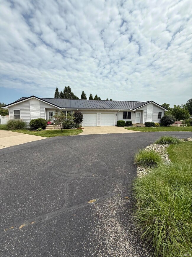 1001 N Harrison St unit 8, Syracuse, IN 46567 - photo 2