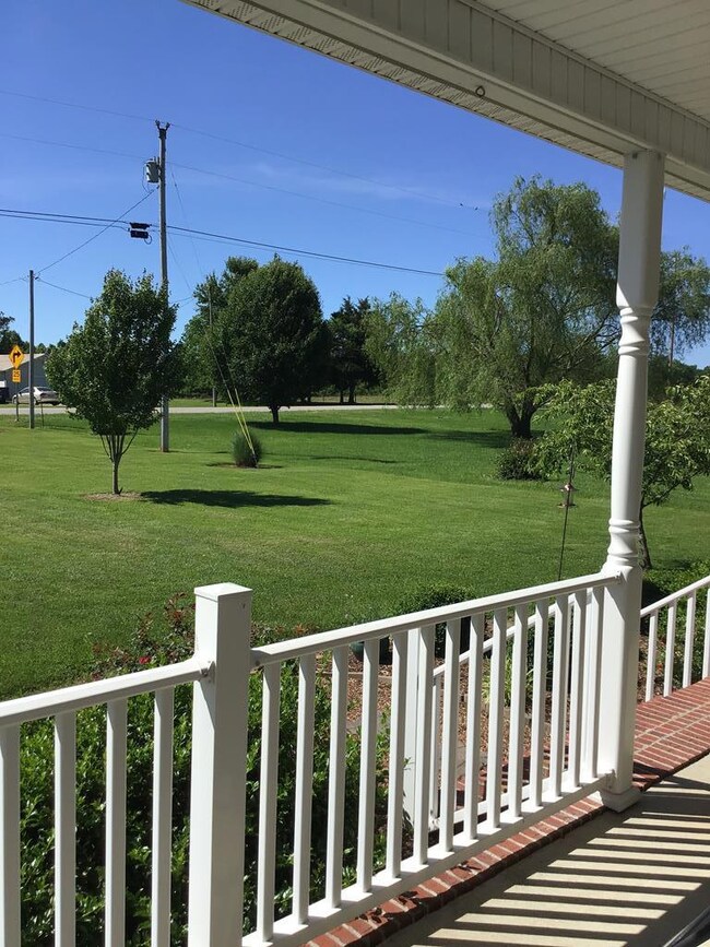 5551 Pendergrass Rd, Byrdstown, TN 38549 - photo 3