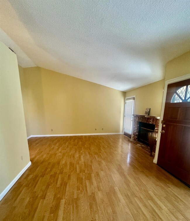 461 E Alluvial Ave unit 106, Fresno, CA 93720 - photo 4