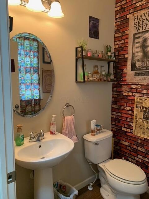 587 Herrogate Downstairs Half Bath