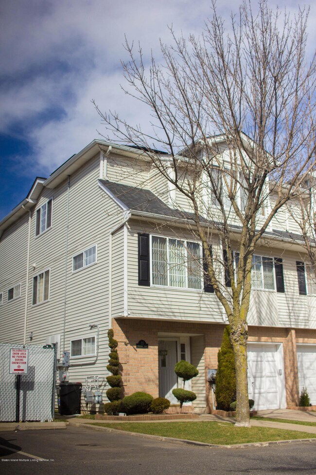 23 Hemlock Ln, Staten Island, NY 10309 - photo 2