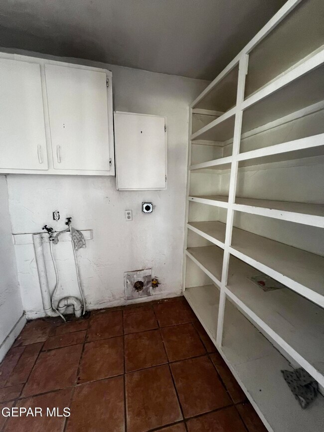 330 Mccune Rd, El Paso, TX 79915 - photo 5