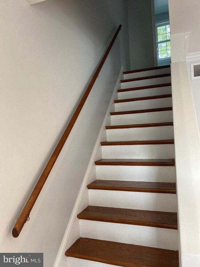 5824 Shoshone Dr, Oxon Hill, MD 20745 - photo 6