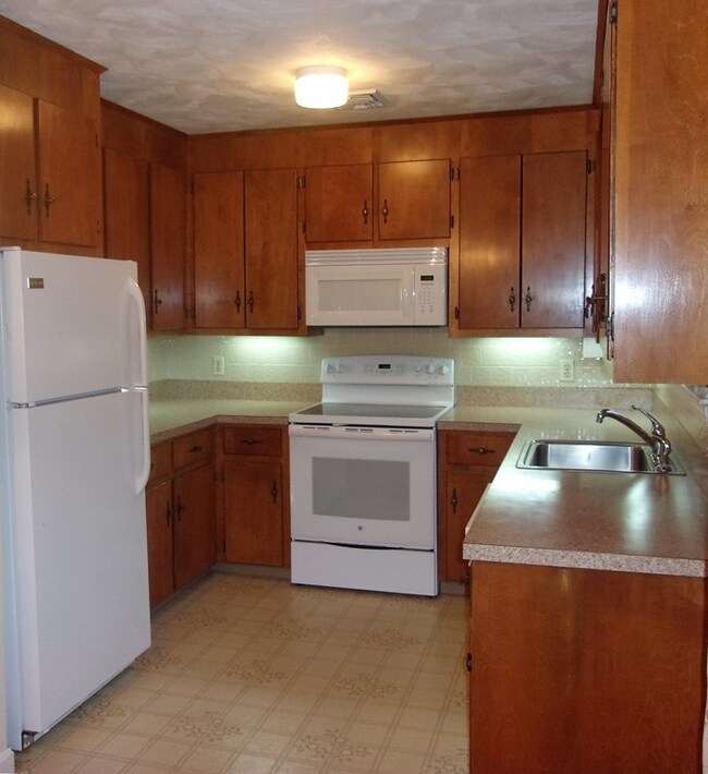 15 Earl Ln, Swansea, MA 02777 - photo 5