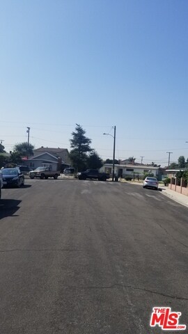 Cul-De- Sac Street
