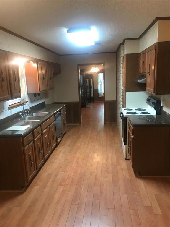 1303 S Lang Ave, Denison, TX 75020 - photo 2