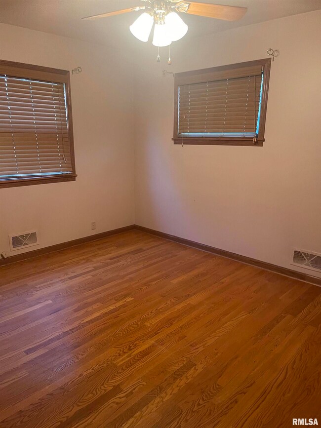 1527 14th St, Bettendorf, IA 52722 - photo 5