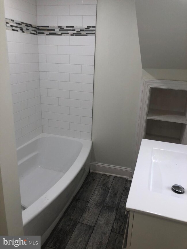 425 Dekalb St unit 4, Norristown, PA 19401 - photo 6