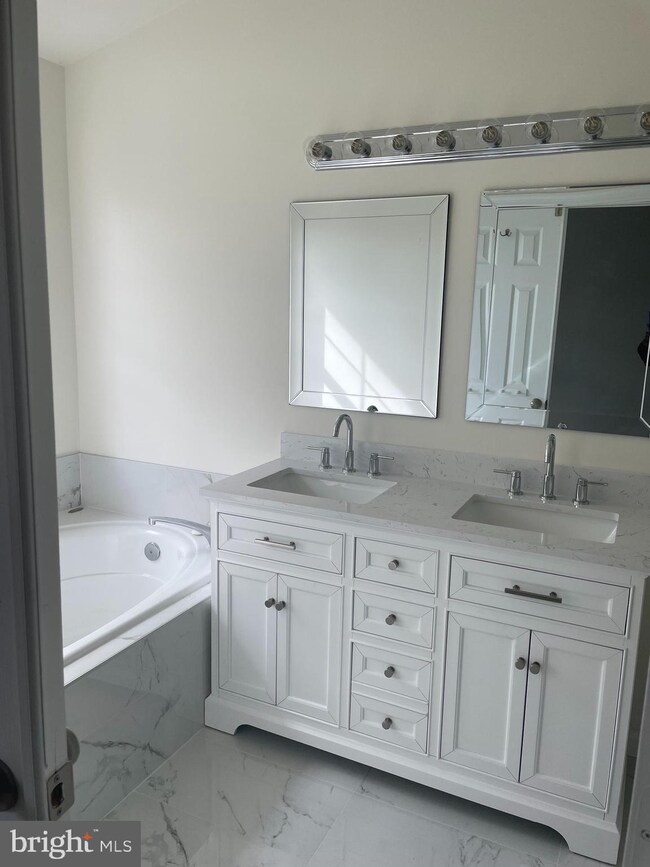 13129 Plotner Farm Rd, Herndon, VA 20171 - photo 4