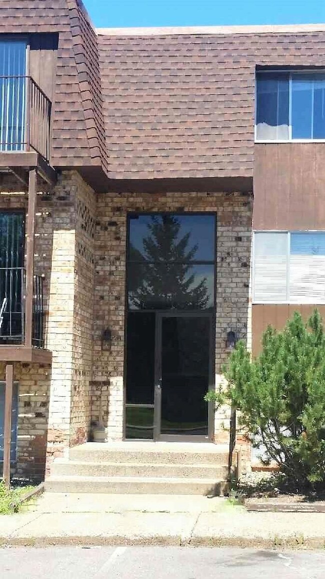 417 S Wasson Ln unit G2, River Falls, WI 54022 - photo 2