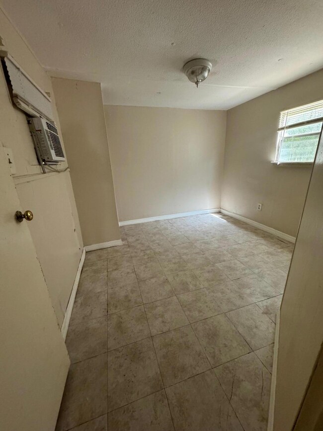 138 Atkinson St unit 5, Cocoa, FL 32922 - photo 2