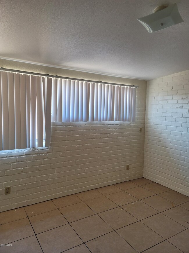 409 E Delano St, Tucson, AZ 85705 - photo 7