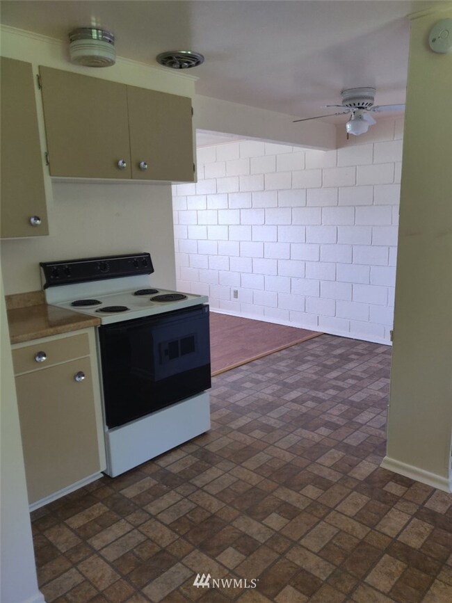 592 SW 18th St, Chehalis, WA 98532 - photo 6