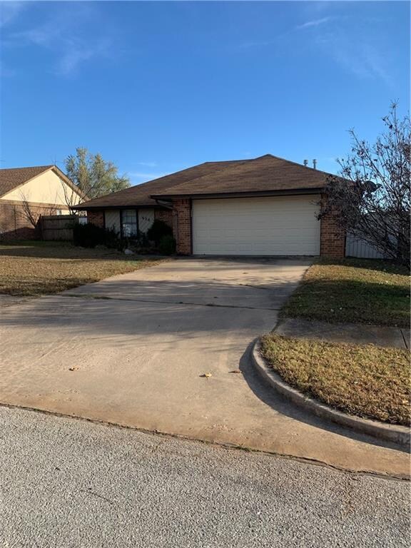 620 Black Hawk Dr, Norman, OK 73072 - photo 2