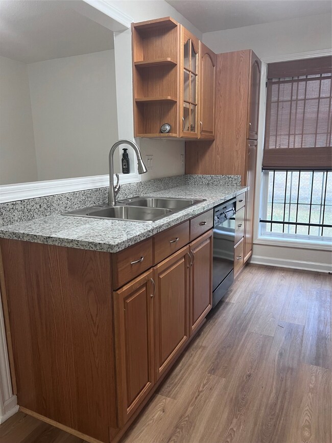 1307 Green Trail Dr, Houston, TX 77038 - photo 6