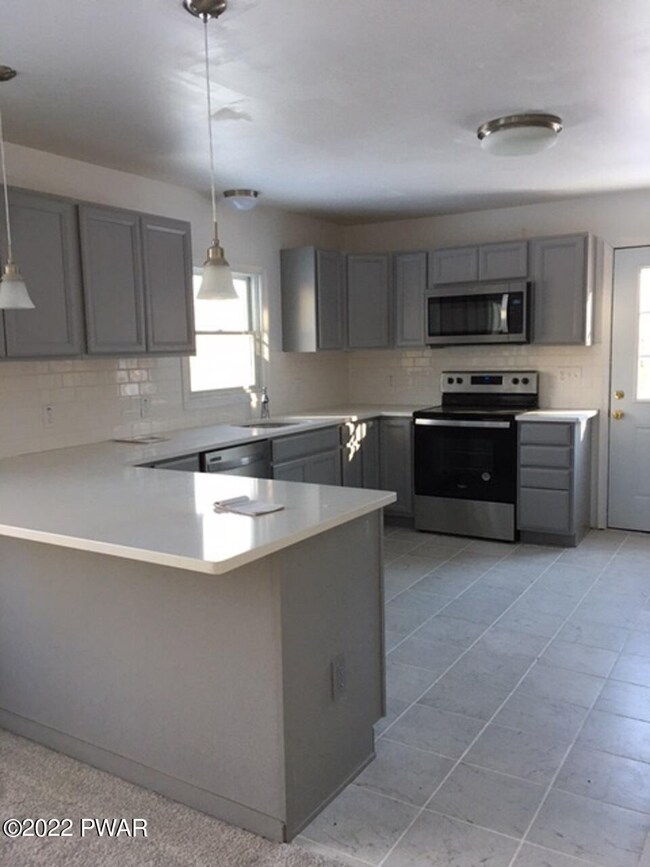 108 Market Rd, Greeley, PA 18425 - photo 4