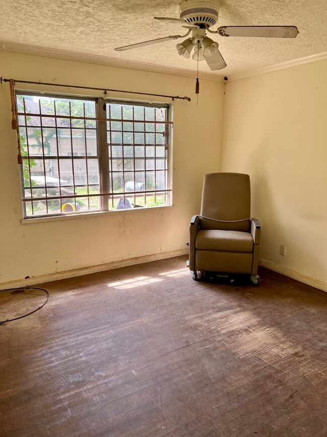 7722 Hereford St, Houston, TX 77087 - photo 7