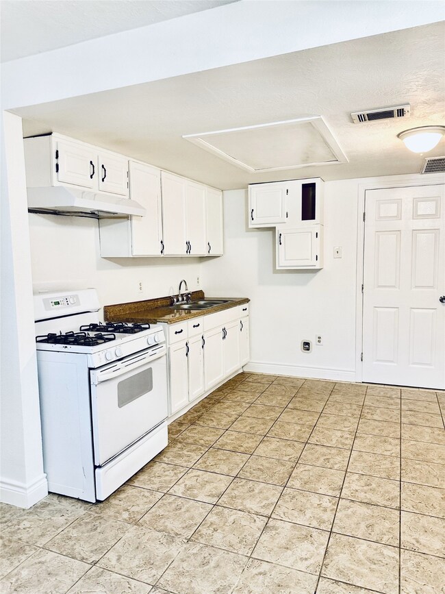 1818 Lone Oak Rd unit 1818, Houston, TX 77093 - photo 4