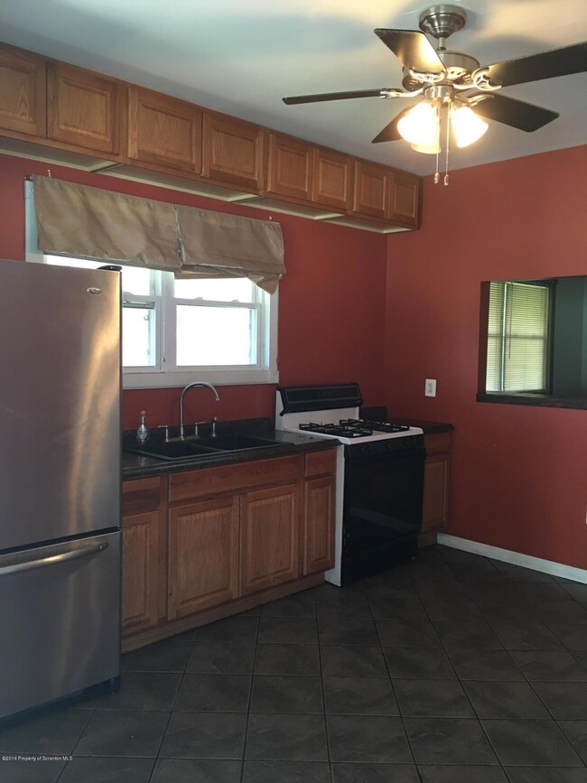 1312 Dartmouth St, Scranton, PA 18504 - photo 7