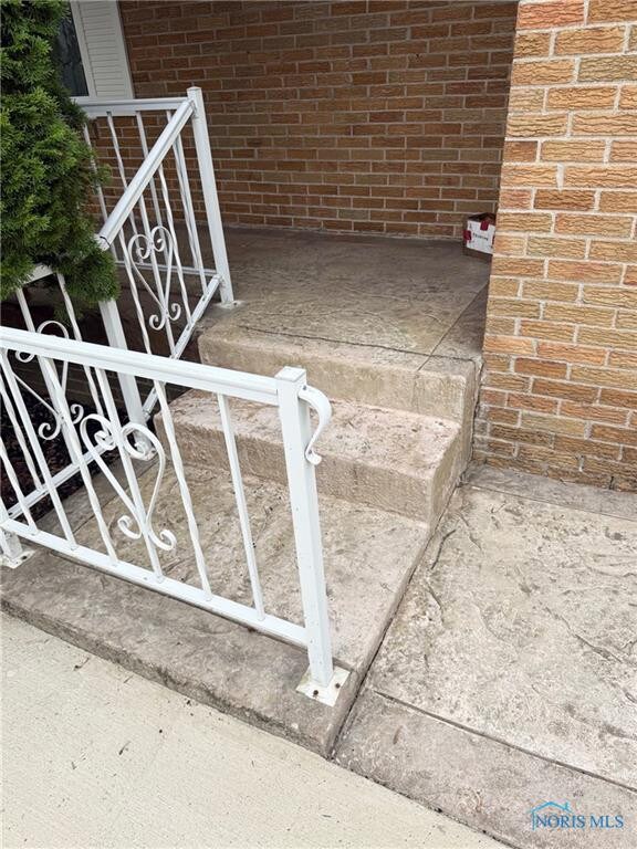 125 E Yates Ave, Findlay, OH 45840 - photo 3